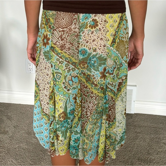 Fun pattern skirt - Picture 2 of 2